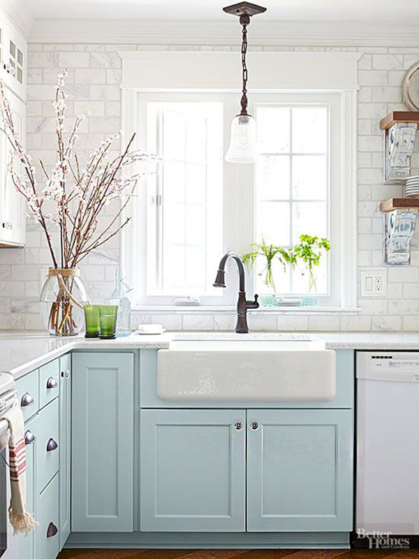 17 ideas de cómo decorar tu cocina con colores azul y blanco