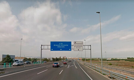La DGT se pone seria con circular indebidamente por el carril izquierdo y por fin está multando esta infracción