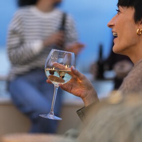 Aldi lanza hoy una lámpara solar de mesa ideal para dar el toque de diseño a tu terraza o jardín por menos de 4 euros