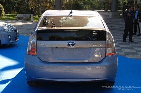 Toyota-Prius-Plug-in-MAD-06
