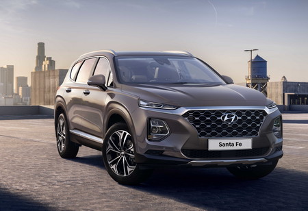 El nuevo Hyundai Santa Fe muestra muchas curvas en sus primeras fotos oficiales