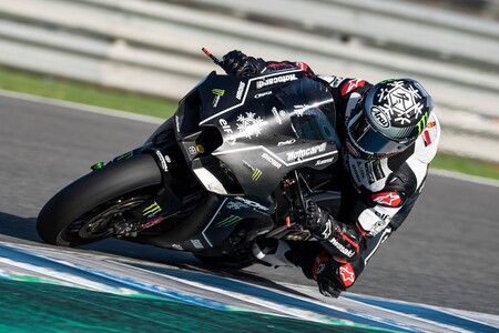 Jonathan Rea estrena alerones en la Kawasaki Ninja ZX-10 RR 2021 y bate la vuelta rápida de Marc Márquez en Jerez