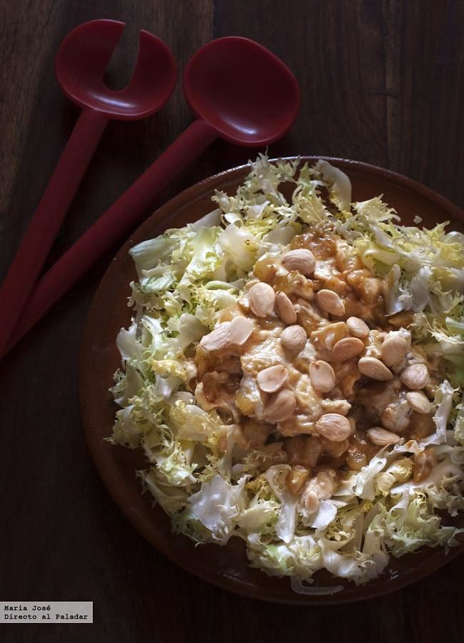 Ensalada de escarola y peras caramelizadas, una receta llena de contrastes de sabor