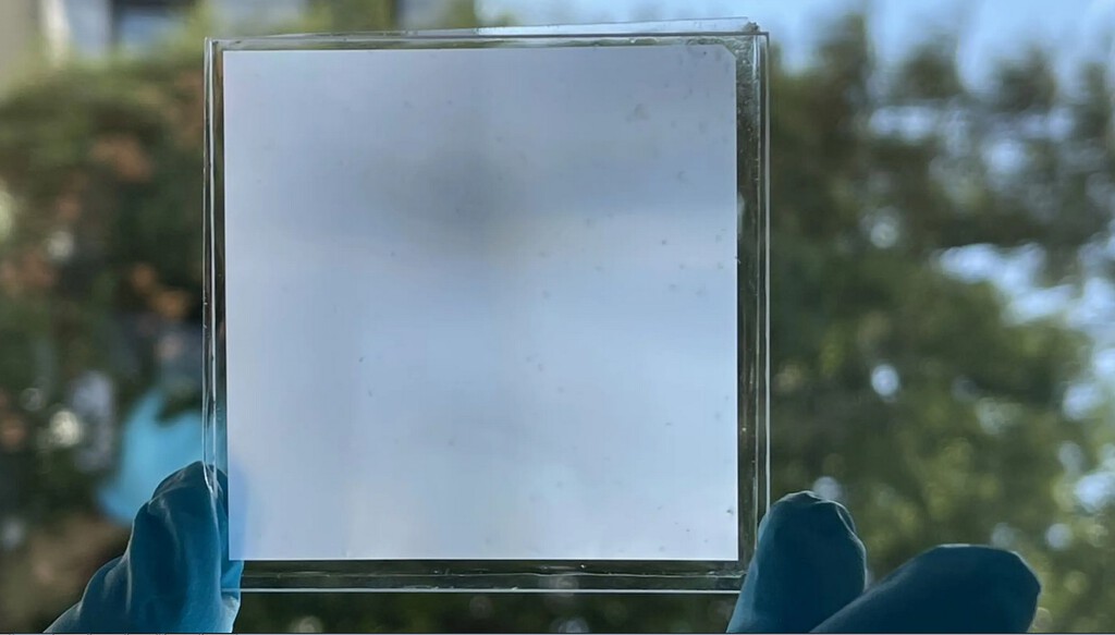 Este invento promete enfriar las habitaciones sin aire acondicionado, dejar pasar más luz que el cristal y además se limpia solo