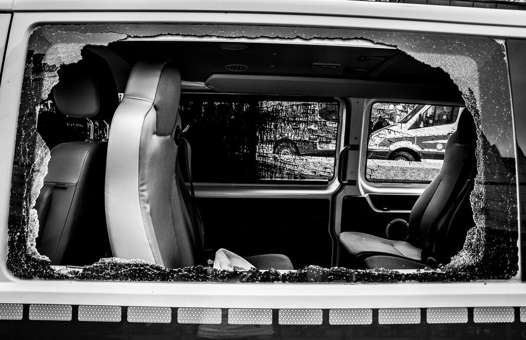 No dejes tu móvil en el coche: es muy fácil de localizar para los ladrones. Incluso si no está a la vista