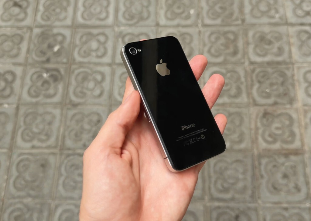 Quería revivir mi viejo iPhone 4 y mi iPod Nano, así que me fui a Barcelona a conseguirlo