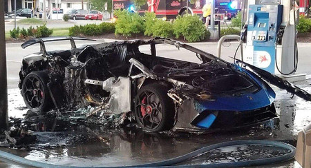 Dolorpasión™: es que tu Lamborghini Huracan Performante quede reducido a cenizas en una gasolinera