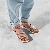 Estas sandalias Clarks de piel al 70% de descuento son las más cómodas que vas a usar estas vacaciones y Zara va a envidiarlas 