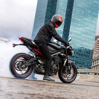 La nueva Triumph Street Triple R llega con más carácter y es más accesible con sus 9.700 euros de partida