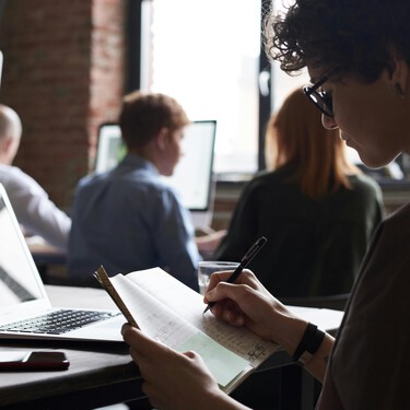 La generación Z está siendo un desafío para las empresas: el 95% de los jóvenes se las apaña para escaquearse 