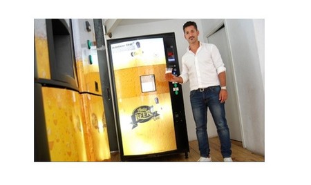 Unos emprendedores granadinos inventan la máquina expendedora de cañas de cerveza