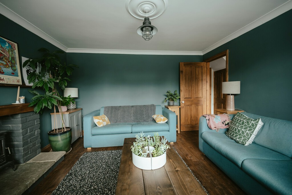 Cómo conseguir que tu salón luzca más grande por muy poco dinero: estos trucos te permitirán conseguirlo 