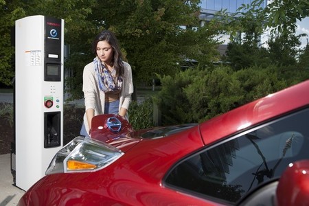 Nissan planea doblar el número de puntos de recarga rápida CHAdeMO de Estados Unidos en un año