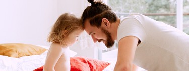 Los niños pequeños regulan mejor sus emociones tras observar a los adultos calmarse 