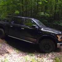 Video: la nueva Ford Raptor 2017 te presume algo de lo que podrá hacer en terrenos off-road