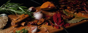 Siete hierbas y especias que tienen más calcio que un vaso de leche