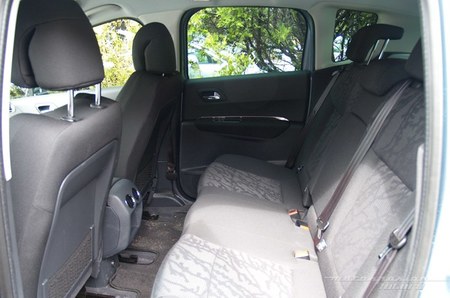 Peugeot 3008 HYbrid4 presentación 08