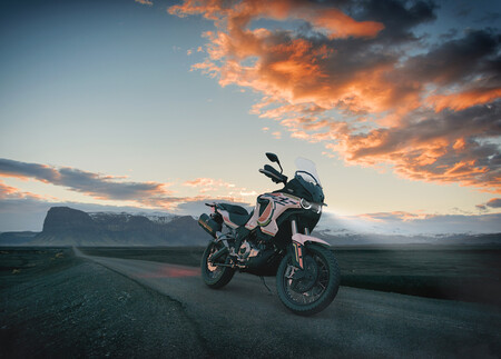 La MV Agusta Lucky Explorer 5.5 es la primera trail de Varese para el carnet A2, y estrena motor bicilíndrico en línea