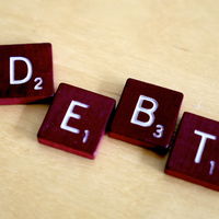 Si la economía española se recupera, ¿por qué sigue subiendo la deuda pública?