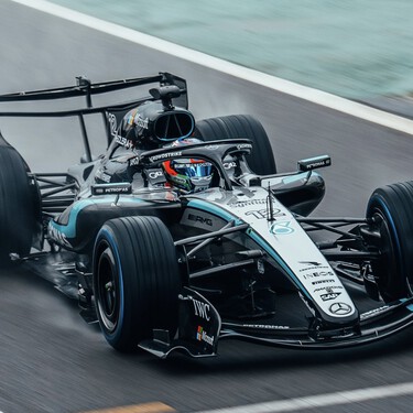 Escándalo en la F1. La FIA cambia las reglas de motores y Mercedes amenaza con demandas si declaran su coche ilegal 