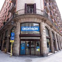 Decathlon está liquidando una de sus zapatillas deportivas más versátiles para llevar a cualquier plan y cuestan muy poco