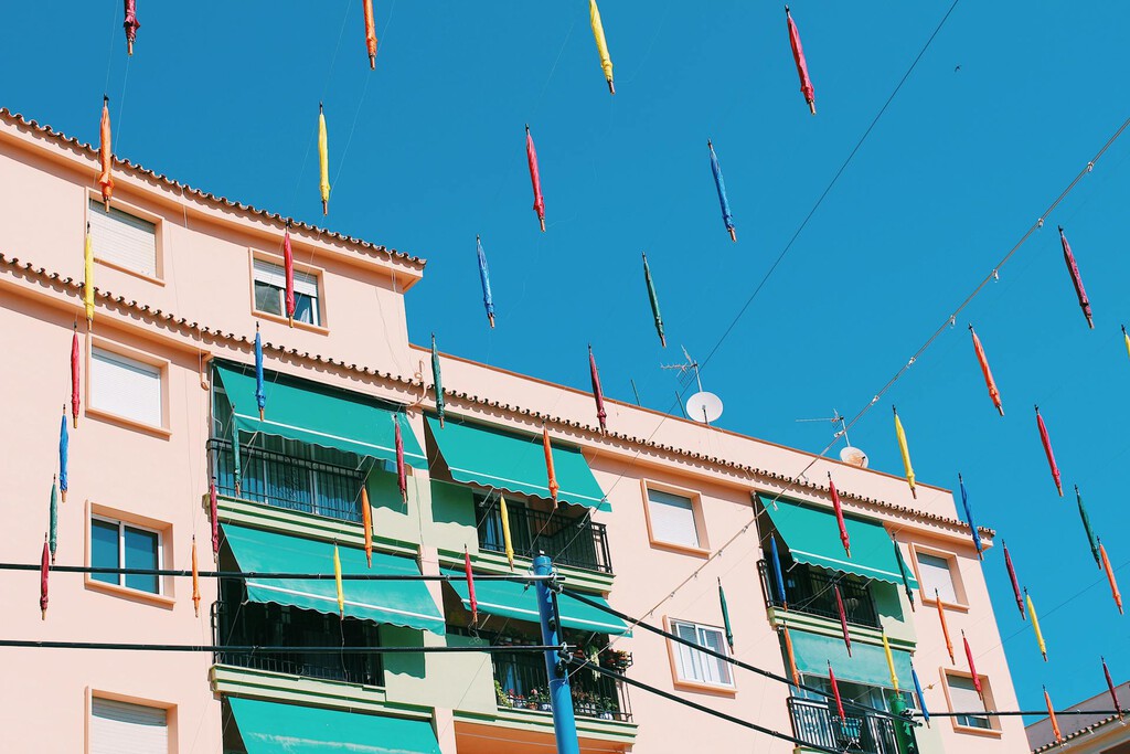 Este arquitecto tiene claro que es mejor para evitar el calor: “Es infinitamente más eficaz colocar un toldo por el exterior que un estor por el interior” 