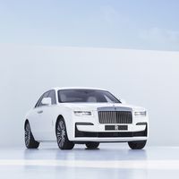 El nuevo Rolls-Royce Ghost se reinventa con aún más lujo, más envergadura y su propio cielo estrellado para los mismos 571 CV