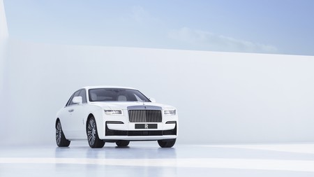 El nuevo Rolls-Royce Ghost se reinventa con aún más lujo, más envergadura y su propio cielo estrellado para los mismos 571 CV