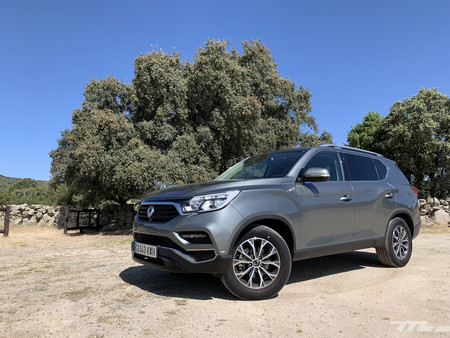 SsangYong Rexton frontal lateral
