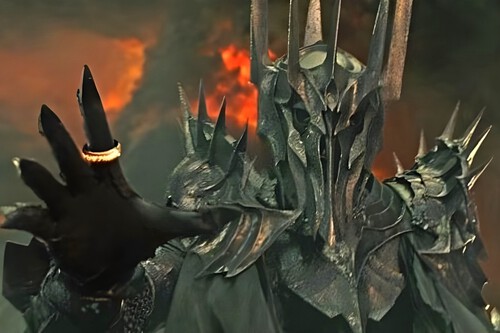 Si te diste cuenta, tienes vista de elfo. Si paras El Señor de los Anillos en el minuto 1:54 descubrirás en Sauron una de las referencias más oscuras (y nunca vistas) en la película