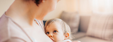 Solo un 47% de las madres sigue dando el pecho a su bebé a los seis meses: cómo lograr la lactancia prolongada