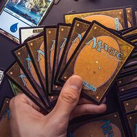 Los propios accionistas de Hasbro le han demandado por hacer su trabajo: imprimir (demasiadas) cartas de Magic: The Gathering 