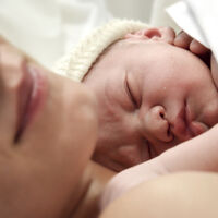 Las embarazadas con Covid-19 pueden transmitir anticuerpos a sus bebés, según un estudio