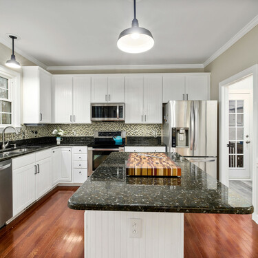 Adiós a las encimeras clásicas: el material elegante que dominará las cocinas modernas en 2026 