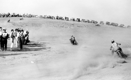 Sam Arena compitiendo