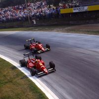 El día que Enzo Ferrari ganó una carrera después de muerto encarnándose en uno de los peores pilotos de la historia de la F1 