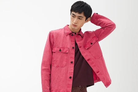 Para el día a día en primavera, ARKET convierte la sobrecamisa en pieza clave de su nueva colección