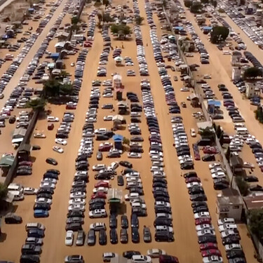 Llevamos años mandando millones de coches viejos y contaminantes a África. Ahora África se está cansando de ser el vertedero de Europa
