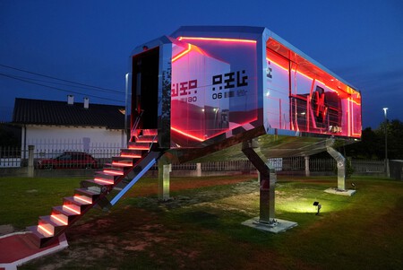 Parece un módulo de colonización espacial pero es CyberHut, una futurista casa inteligente que ya se puede visitar en España