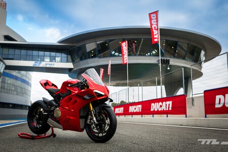 Ducati Panigale V4 2022 003