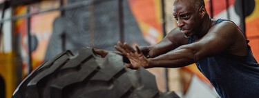 El método E2MOM de CrossFit es ideal para ganar fuerza y músculo: te contamos por qué y cómo ponerlo en práctica 