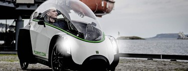 Esta curiosa mezcla de bicicleta eléctrica y microcoche empezará a venderse este año en Noruega y Alemania por más de 6.000 euros 