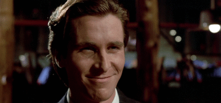 American Psycho, la película, gif de Christian Bale con cara inquietante