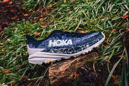 El outlet de El Corte Inglés liquida todo su stock de zapatillas Hoka para los más deportistas: ahora al 60% de descuento  
