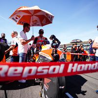Repsol seguirá con Honda dos años más cerrando las puertas de MotoGP a Petronas... de momento 