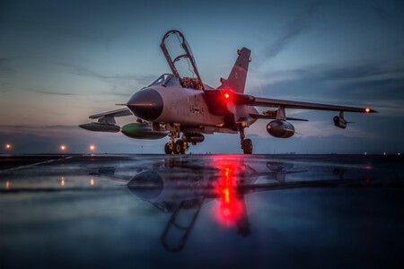Un Tornado ECR de la Luftwaffe equipado para una misión de reconocimiento