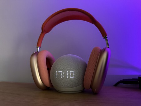 Alexa Con Cascos En Tamano Grande