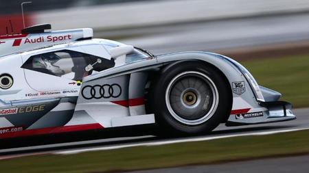 El Audi R18 e-tron quattro volando en Monza