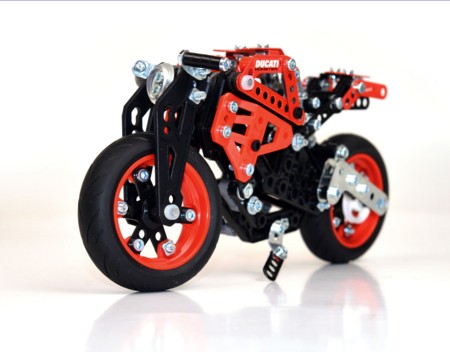 ¿Quieres tu propia Ducati Monster 1200 S? Meccano te lo pone más fácil