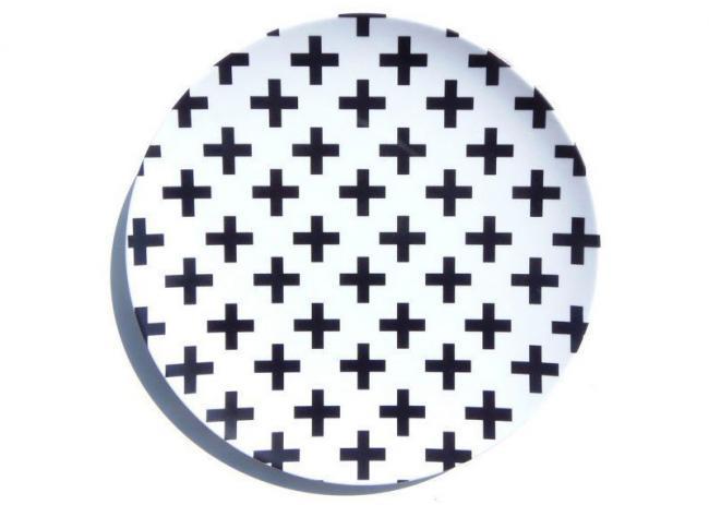 Cruces en blanco y negro, un estampado muy de moda para los hogares